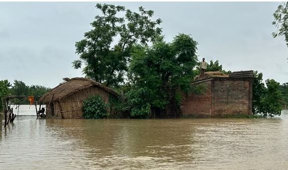 Photo of यूपी में बाढ़ से हालात बिगड़ने से 15 लोगों की मौत, बिजली गिरने से 44 लोगों की मौत