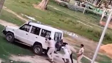 Photo of बिहार: होमगार्ड लगा रहे धक्का, जोर लगा के हईशा…साहब की सरकारी गाड़ी बनी कबाड़