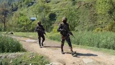 Photo of  राजौरी में शौर्य चक्र सम्मानित वीडीसी परषोतम के घर पर हमला, एक आतंकी हुआ ढेर