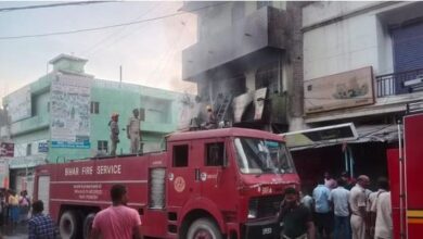Photo of मुजफ्फरपुर के किराना दुकान में लगी आग, मिर्च पाउडर जलने से सो रहे लोग की टूटी नींद