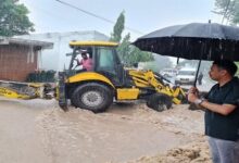 Photo of कुमाऊं में जगह-जगह बारिश: बरसात राहत के साथ लाई आफत, लबालब सड़कें और घरों में घुसा पानी