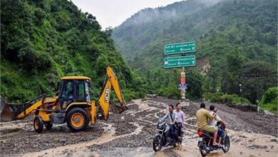 Photo of उत्तराखंड में भारी बारिश के अलर्ट के बाद यात्रा स्थगित