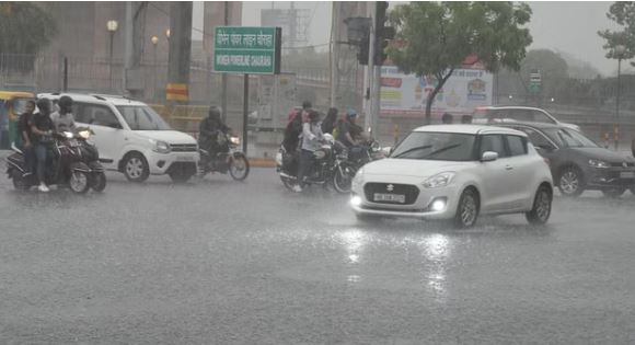 Photo of यूपी के 20 से अधिक शहरों में भारी बारिश की चेतावनी, मौसम विभाग ने जारी किया ऑरेंज अलर्ट