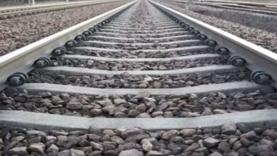 Photo of घंटों देरी से चल रहीं विशेष ट्रेनें, परेशान हो रहे यात्री, अधिक किराया देने पर भी नाममात्र सुविधाएं