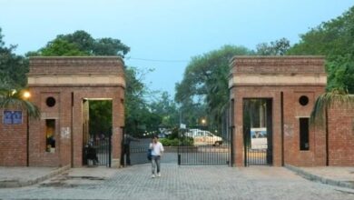 Photo of डीयू में हॉस्टल की कमी: हर समय हादसे का खतरा, 25 गज के मकान में रहने को मजबूर छात्र