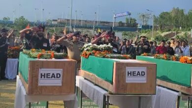 Photo of उत्तराखंड में सैन्य सम्मान के साथ हुआ शहीदों का अंतिम संस्कार, नम आंखों से दी गई विदाई