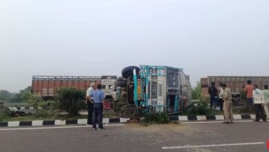 Photo of उन्नाव: एक्सप्रेसवे पर स्लीपर बस की टैंकर से भिड़ंत, 18 की मौत और 19 घायल