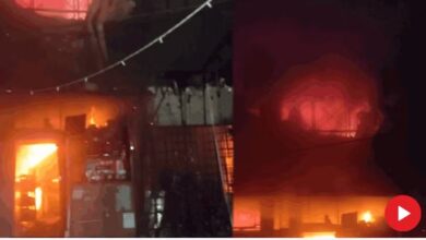 Photo of दिल्ली: मयूर विहार के एक कैफे में लगी भीषण आग, 15 से 20 दुकान जलकर खाक