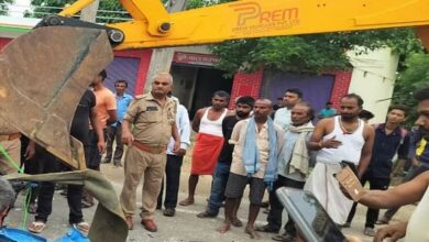 Photo of मिर्जापुर में बड़ा सड़क हादसा: टूरिस्ट बस ने ऑटो रिक्शा को मारी टक्कर