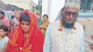 Photo of एक विवाह ऐसा भी : गया में 70 साल के बुजुर्ग ने 25 वर्षीय लड़की से रचाई शादी