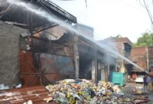 Photo of लुधियाना: कबाड़ के गोदाम में लगी भीषण आग, लाखों का स्क्रैप जलकर राख
