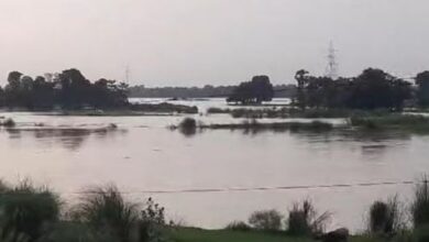 Photo of बागमती का जलस्तर बढ़ने पर कई पंचायतों का संपर्क टूटा; कई जगहों पर घुसा बाढ़ का पानी