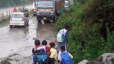 Photo of मलबे से रुद्रप्रयाग-गौरीकुंड हाईवे फाटा के पास बंद, पिंडर घाटी के लोगों के लिए मुसीबत बनी बारिश