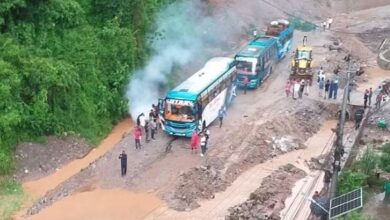 Photo of बिहार से काठमांडू के रास्ते पर अटकीं गाड़ियां; नेपाल में भारी बारिश से बिहार में बाढ़ की नौबत