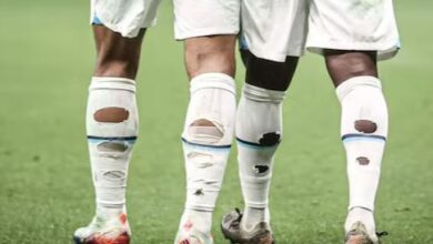 Photo of फटे मोजे क्यों पहनते हैं फुटबॉलर? डिजाइन है या कोई बड़ी वजह? 