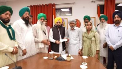 Photo of खनौरी बॉर्डर पर जान गंवाने वाले शुभकरण की बहन को पुलिस में नौकरी