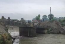 Photo of बिहार में फिर से पुल हादसा, सीवान में बैक टू बैक तीन पुल ध्वस्त; कई गांव के लोग परेशान