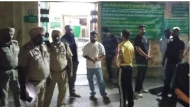 Photo of सिविल अस्पताल में मजदूर की मौत के बाद हंगामा, आरोप-एंबुलेंस में खाली था ऑक्सीजन सिलेंडर