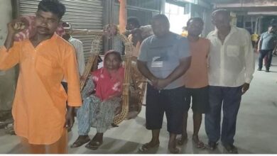 Photo of कलयुग के श्रवण कुमार: मां को कंधे पर लेकर चारधाम यात्रा पर निकले दो भाई