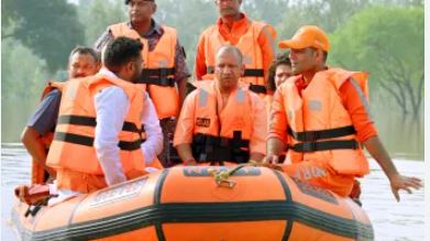 Photo of मुख्यमंत्री योगी ने बाढ़ प्रभावित 40 जिलों को जारी किए 120 करोड़