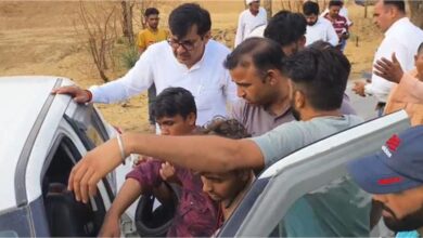 Photo of देवेंद्र बबली ने की सड़क हादसे में घायलों की मदद, गाड़ी से पहुंचवाया अस्पताल…