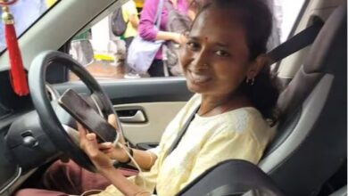 Photo of शख्स ने बुक की कैब, लेने आई महिला ड्राइवर, पूछा क्यों चलाती है गाड़ी