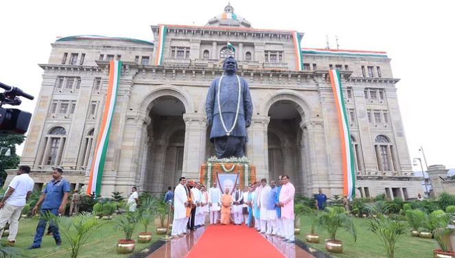 Photo of पूर्व पीएम अटल बिहारी की पुण्यतिथि पर सीएम योगी ने किया नमन