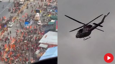 Photo of यूपी : कांवड़ियों पर आसमान से हुई पुष्प वर्षा, डीएम और एसएसपी ने हेलीकॉप्टर से बरसाए फूल
