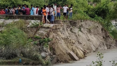 Photo of मुजफ्फरपुर में तिरहुत नहर का तटबंध टूटा, गांव में घुसने लगा बाढ़ का पानी