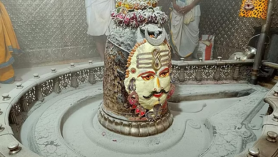 Photo of श्रावण कृष्ण पक्ष की त्रयोदशी पर मावे से हुआ बाबा महाकाल का शृंगार