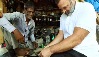 Photo of राहुल गांधी द्वारा सिली गई चप्पल के लिए 10 लाख की पेशकश