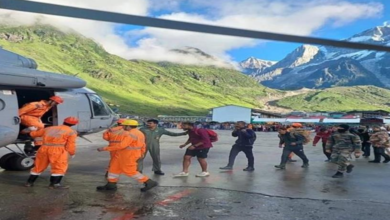 Photo of उत्तराखंड में बचाव कार्य में वायुसेना के Chinook, MI-17 हेलीकॉप्टर को किया गया शामिल…