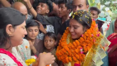 Photo of कानपुर: यूट्यबर शिवानी कुमारी पहुंची गांव, ग्रामीणोंने किया जमकर स्वागत