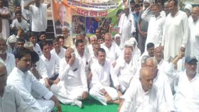 Photo of विनेश के समर्थन में कांग्रेस के कार्यकर्ताओं ने निकाला पैदल मार्च