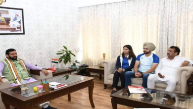 Photo of ओलिंपिक मेडलिस्ट से मिले सीएम, मनु भाकर व सरबजोत सिंह को किया सम्मानित