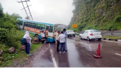 Photo of हरियाणा रोडवेज की बस शिमला में हादसे की शिकार