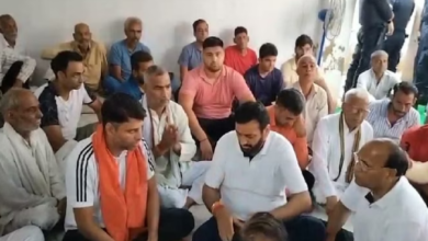 Photo of गौरक्षक देवेंद्र सोनू के घर पहुंचे सीएम, परिवार को दी सांत्वना