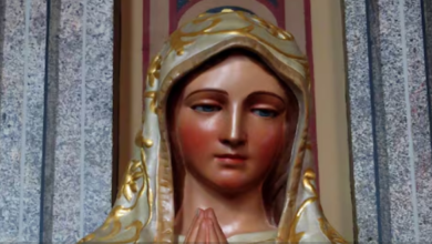 Photo of चर्च में प्रार्थना कर रहे थे लोग, अचानक देख हुए हैरान