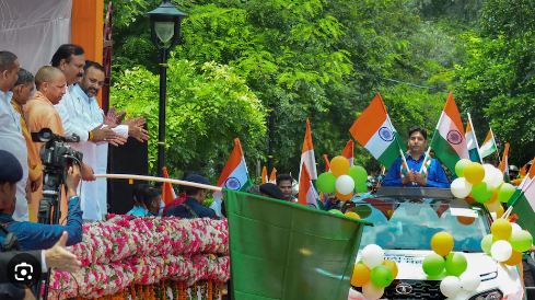 Photo of सीएम योगी ने तिरंगा यात्रा को दिखाई हरी झंडी