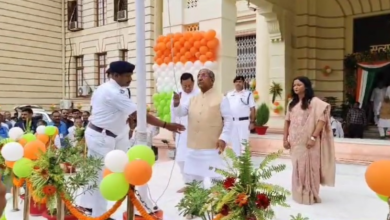 Photo of बिहार विधानसभा और विधान परिषद सभापति ने दी झंडे को सलामी