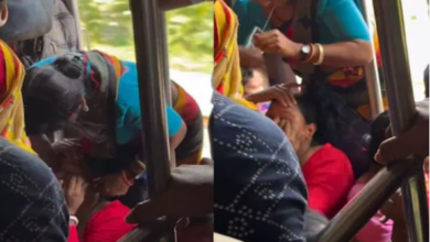 Photo of ट्रेन में ही थ्रेडिंग करने लगी महिला, देखती रही हैरान भीड़