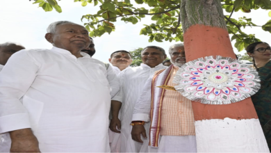 Photo of रक्षा बंधन पर CM नीतीश ने वृक्ष को बांधा रक्षा सूत्र