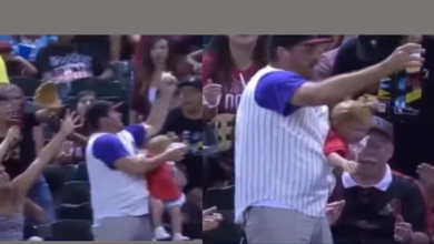 Photo of गोद में था बच्चा, हाथ में थी बियर, दोनों को छोड़े बिना शख्स ने पकड़ा कैच