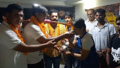 Photo of  विनेश के लिए हरिद्वार से गंगाजल लेकर आए खिलाड़ी , पहलवान बोलीं- भावना को बयां नहीं कर सकती