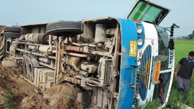 Photo of टोहाना के गांव जमालपुर शेखा में पलटी रोडवेज बस