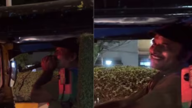 Photo of  ट्रैफिक में फंसा ऑटो रिक्शे वाला, माइक लगाकर गाने लगा गाना, आवाज सुनकर लोगों के उड़े होश!