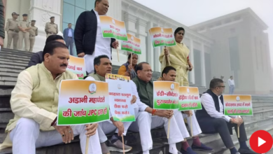 Photo of विधानसभा सत्र का दूसरा दिन, कानून व्यवस्था पर विपक्ष का हंगामा, सदन के बाहर धरने पर बैठे विधायक