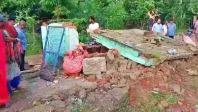 Photo of अग्रसेन सर्किल में रातोरात छत समेत ढह गया पूरा मंदिर, सुबह लोगों का भड़का गुस्सा