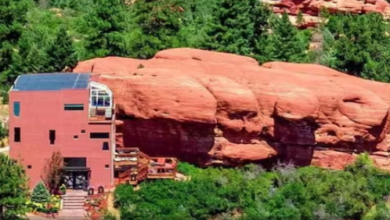 Photo of पहाड़ों से घिरा ये आलीशान घर, है बिकने को तैयार