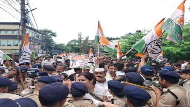 Photo of कांग्रेस का देहरादून में ED दफ्तर पर प्रदर्शन, कार्यकर्ताओं की पुलिस से नोंकझोंक